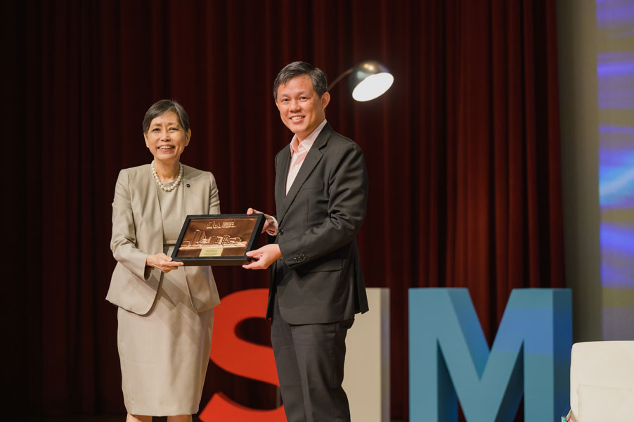 Minister Chan Chun Sing and Ms Euleen Goh