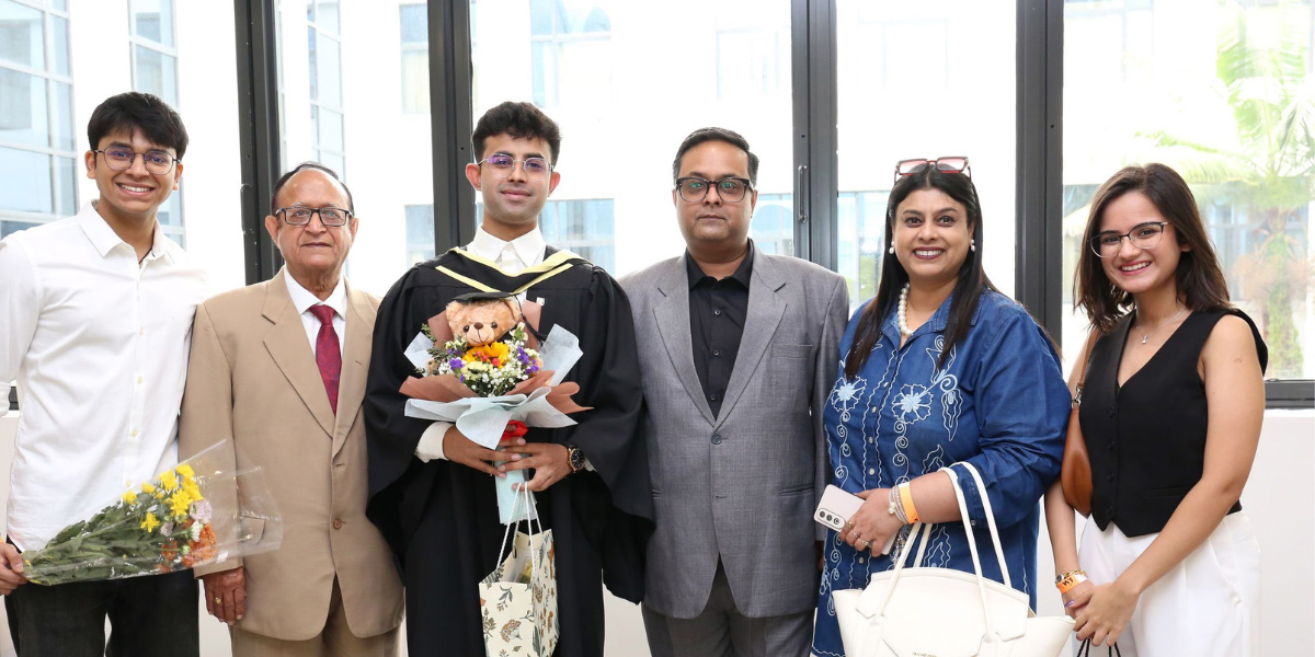 Shivank was also awarded the SIM EDGE Award, a prestigious certiﬁcate that SIM developed in partnership with employers to recognise students who actively develop professional competencies beyond academic achievement.