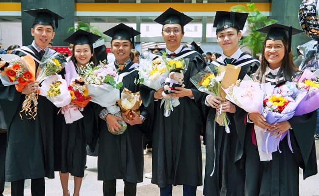 Latest-Highlights-SIM-RMIT-graduates-encouraged.jpg Latest-Highlights-SIM-RMIT-graduates-encouraged.jpg